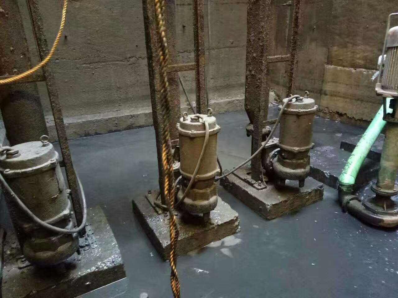 青川污水池清理